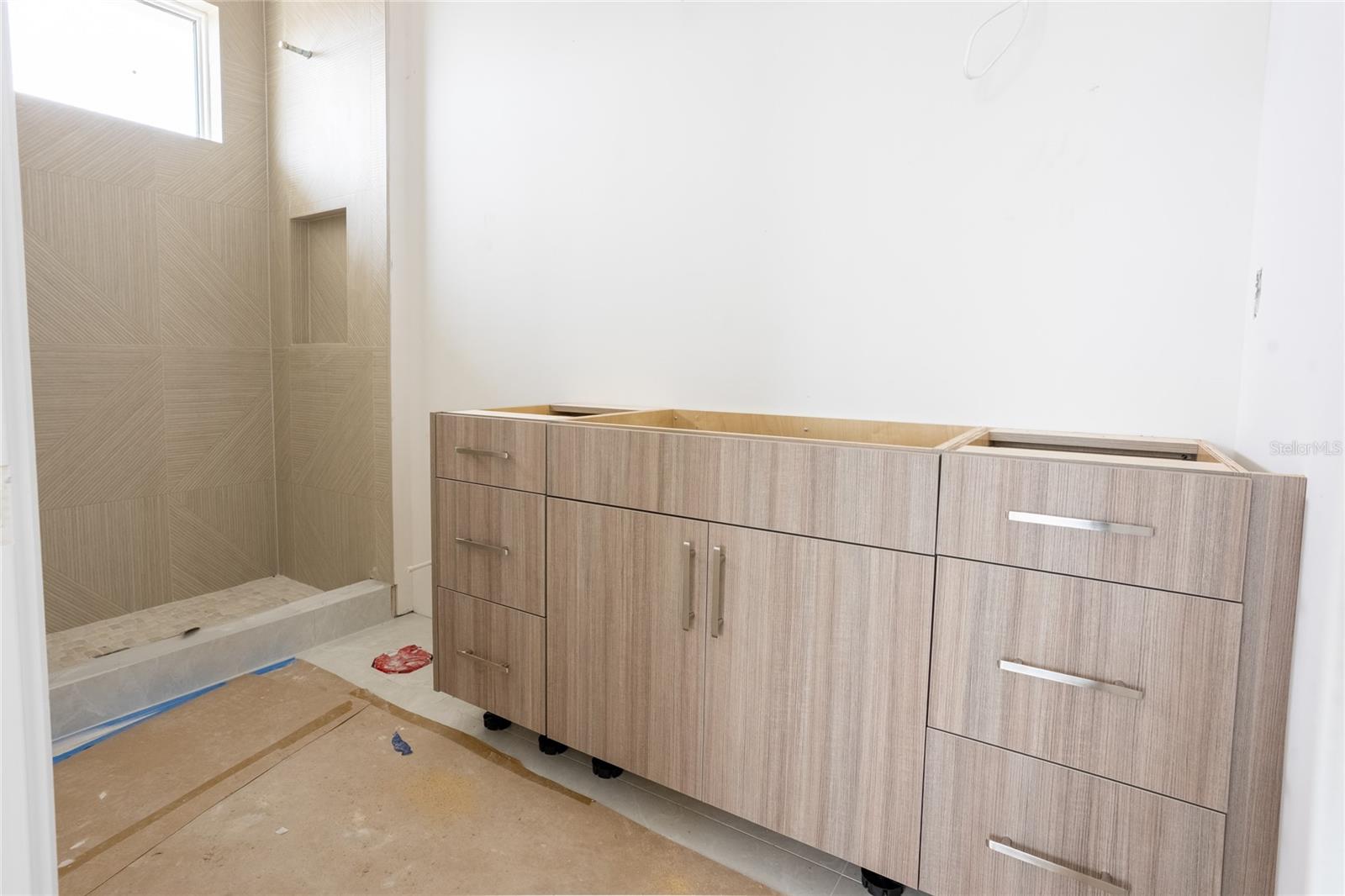 Every bedroom with en-suite bathroom