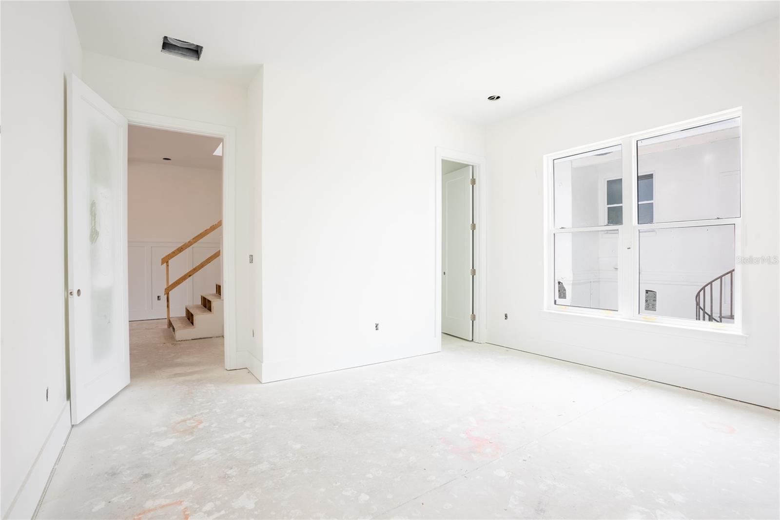 Downstairs bedroom/office with en-suite bathroom