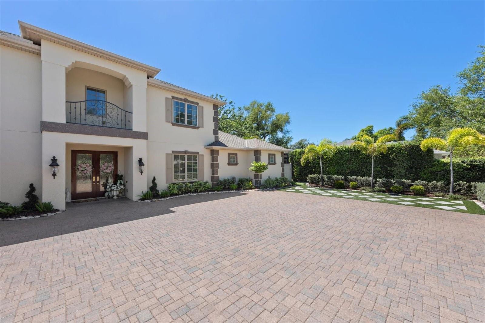 305 EASTLEIGH DR, BELLEAIR, FL, 33756