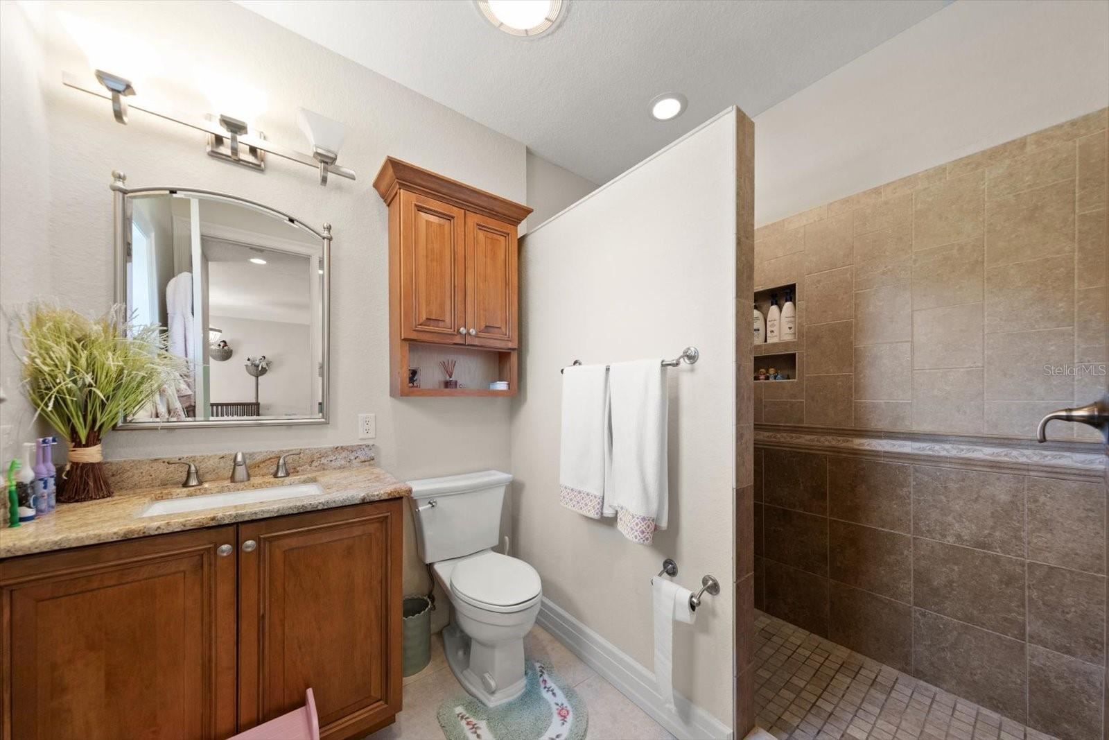 305 EASTLEIGH DR, BELLEAIR, FL, 33756