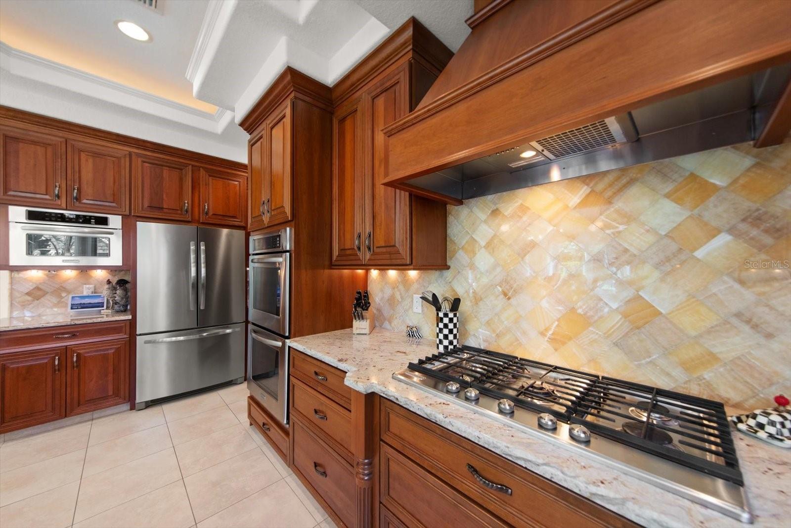 305 EASTLEIGH DR, BELLEAIR, FL, 33756