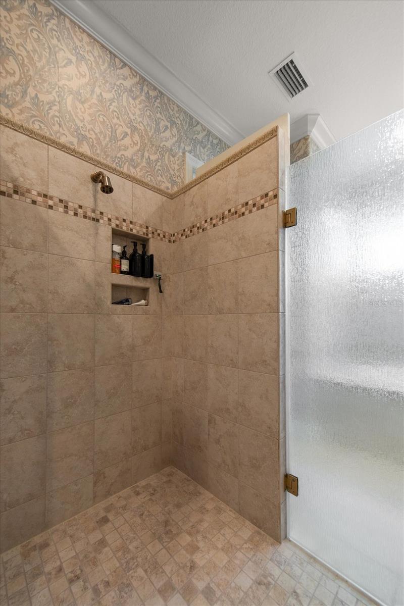 305 EASTLEIGH DR, BELLEAIR, FL, 33756