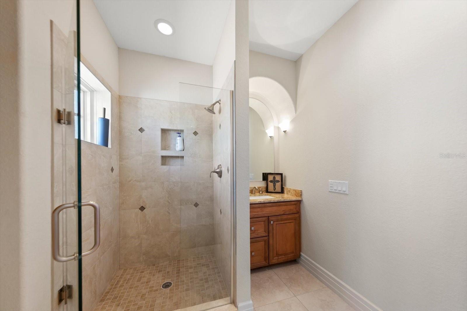 305 EASTLEIGH DR, BELLEAIR, FL, 33756