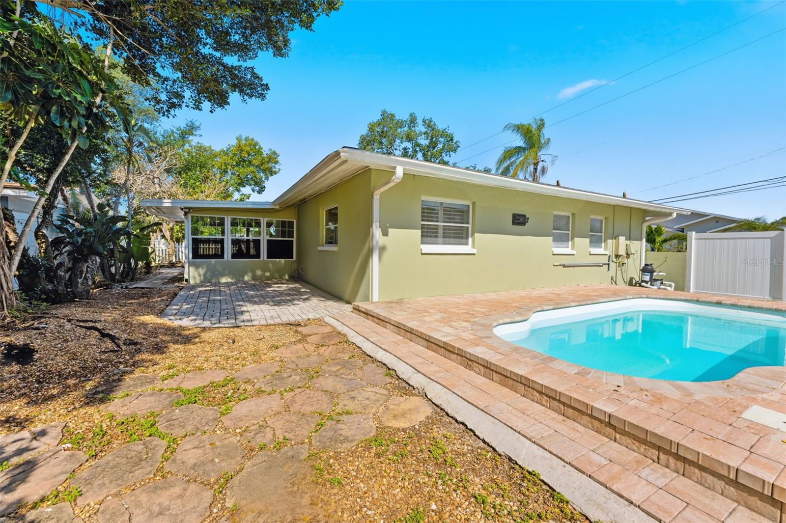 110 92ND AVE NE, ST PETERSBURG, FL, 33702