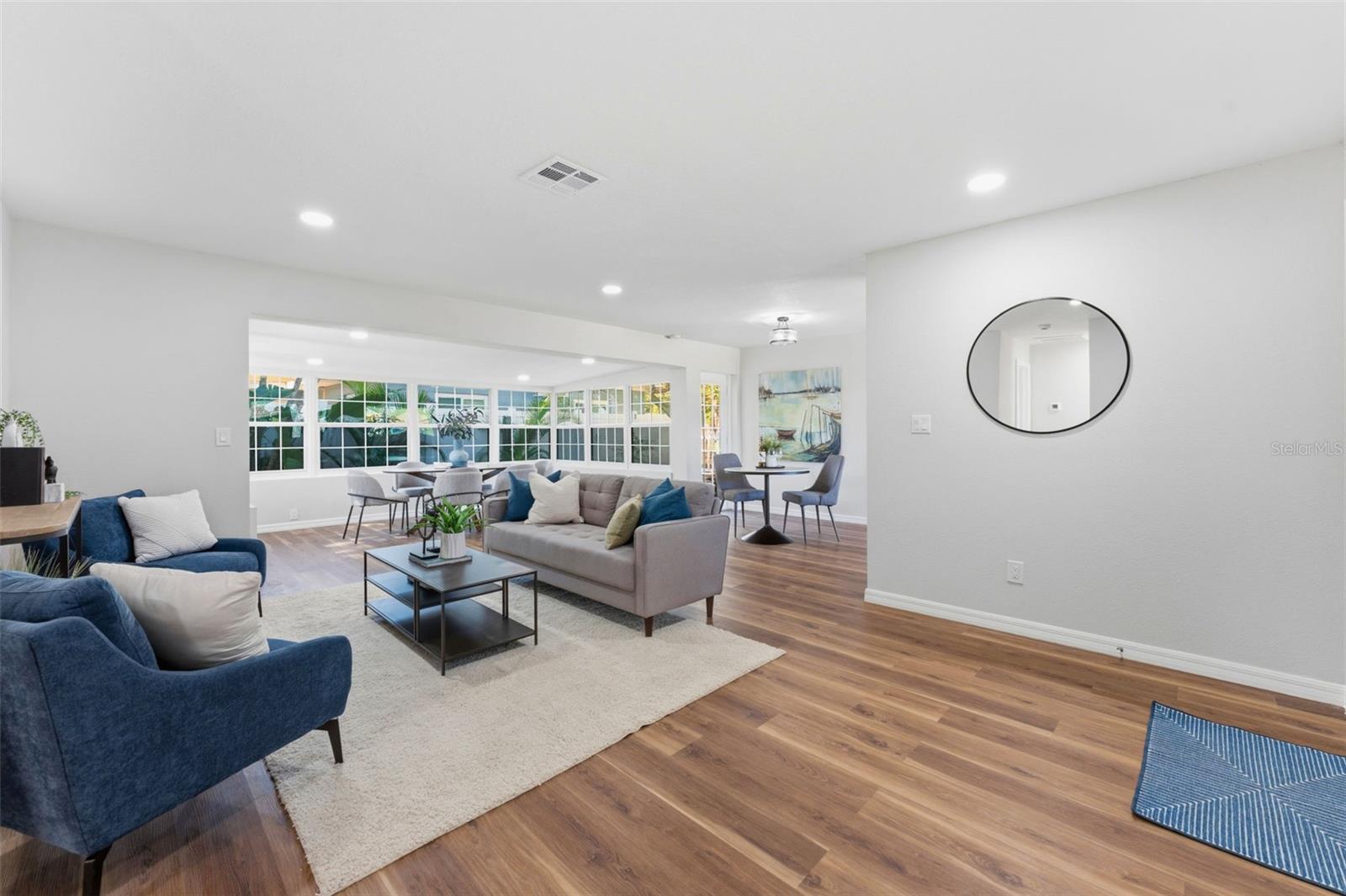 110 92ND AVE NE, ST PETERSBURG, FL, 33702