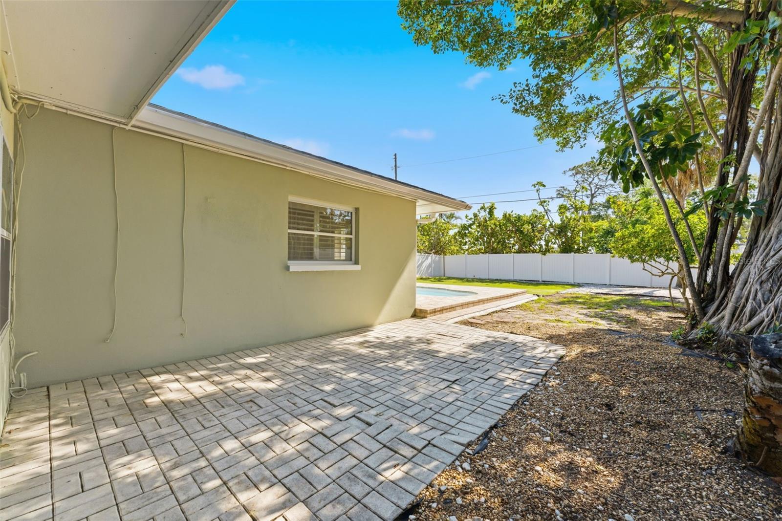 110 92ND AVE NE, ST PETERSBURG, FL, 33702