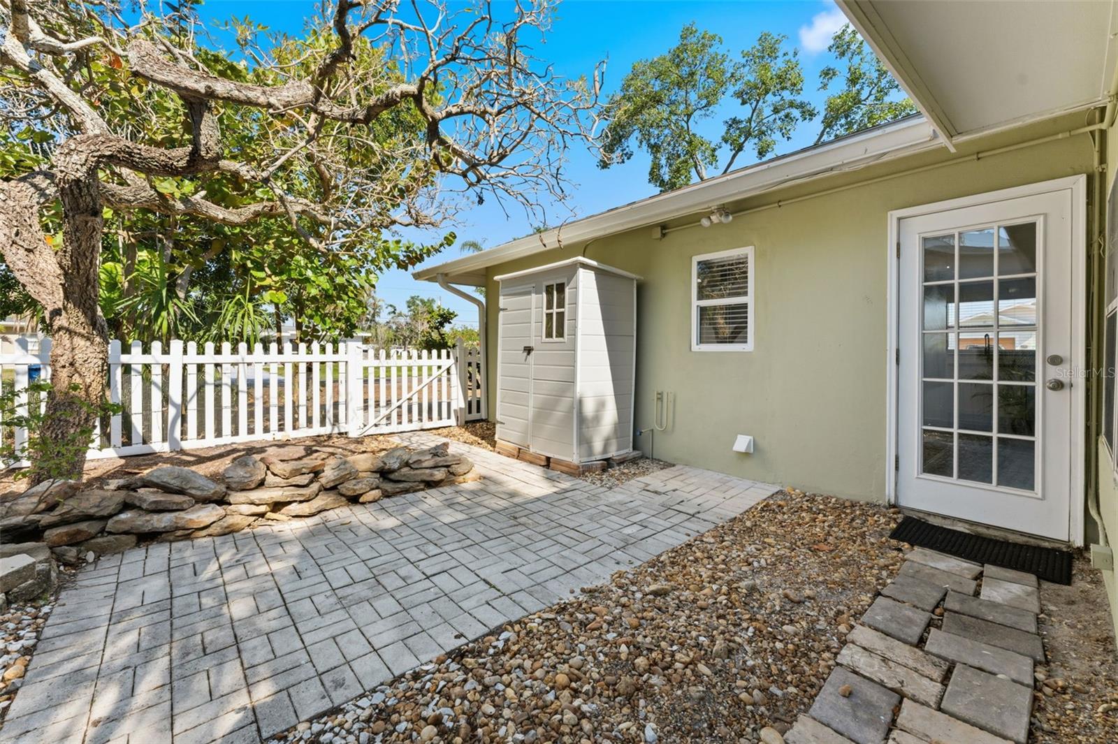 110 92ND AVE NE, ST PETERSBURG, FL, 33702