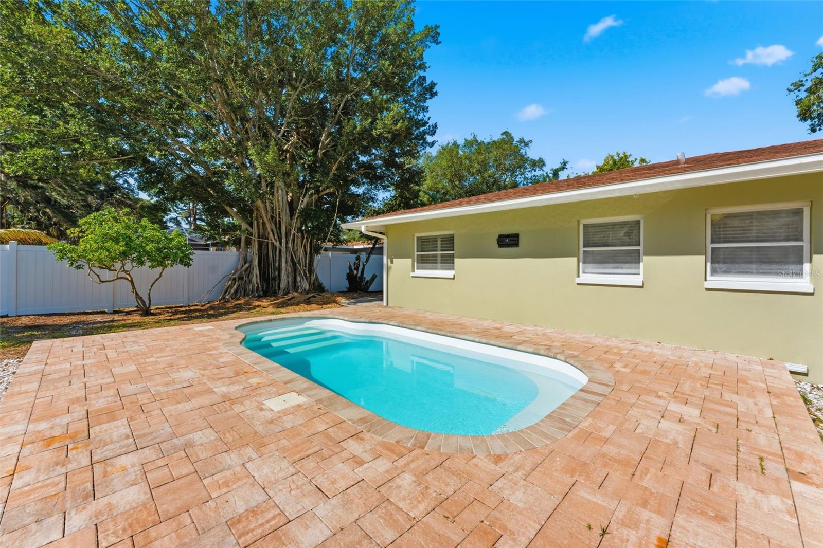 110 92ND AVE NE, ST PETERSBURG, FL, 33702