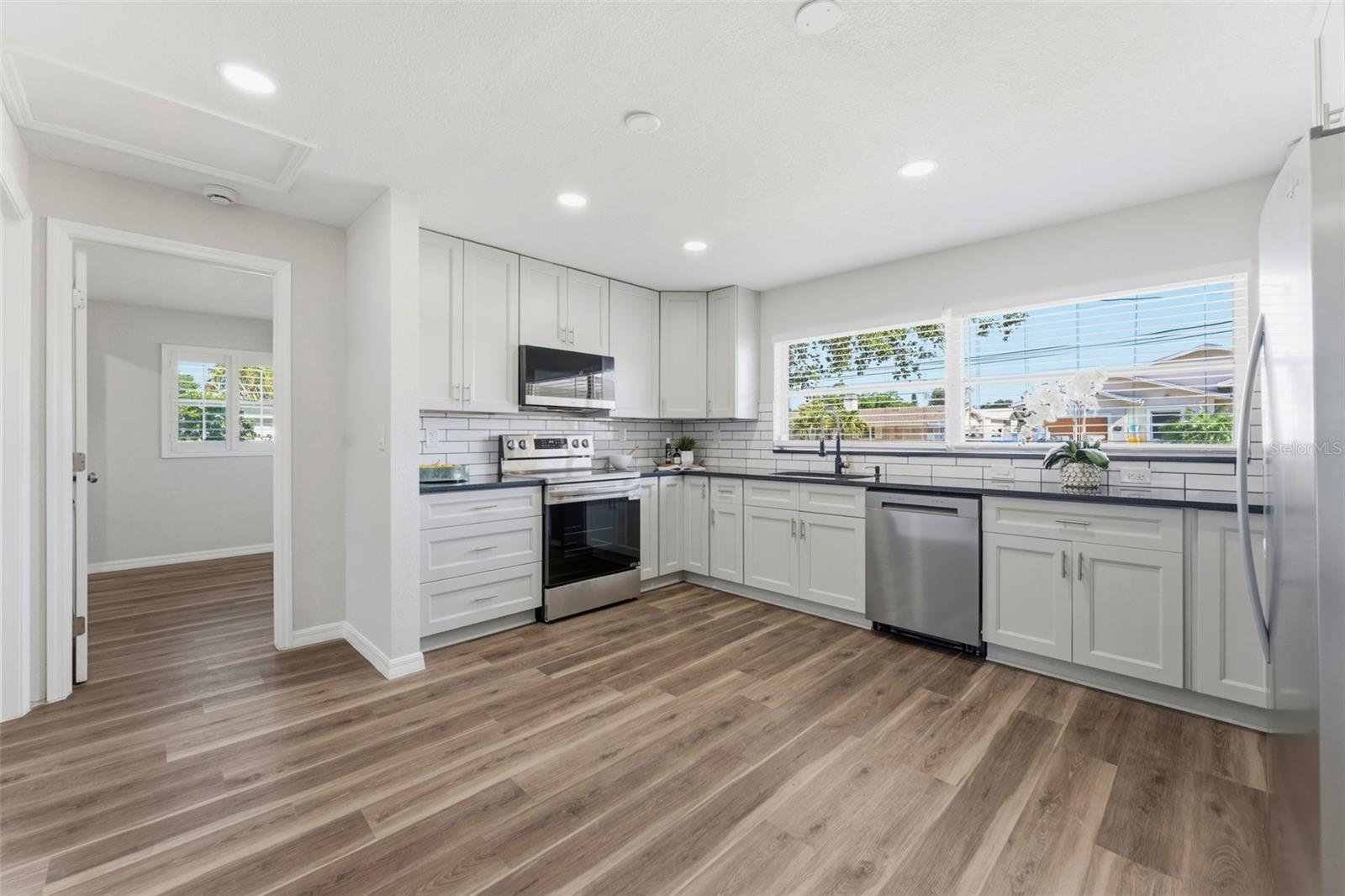 110 92ND AVE NE, ST PETERSBURG, FL, 33702