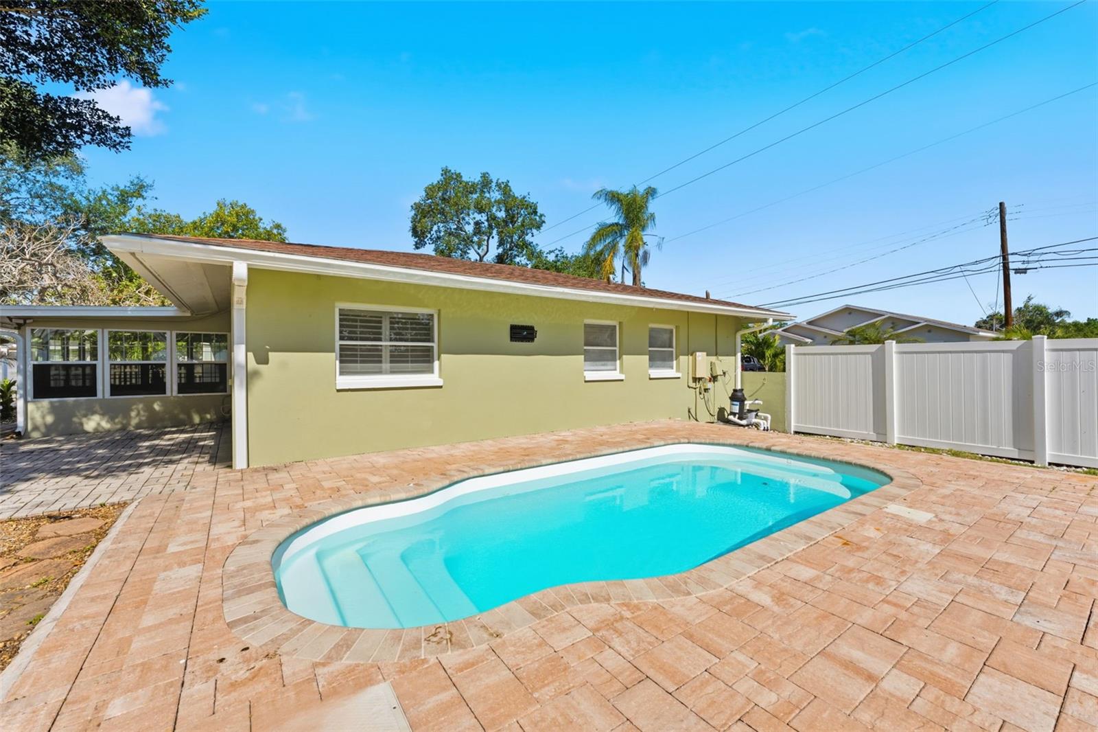 110 92ND AVE NE, ST PETERSBURG, FL, 33702