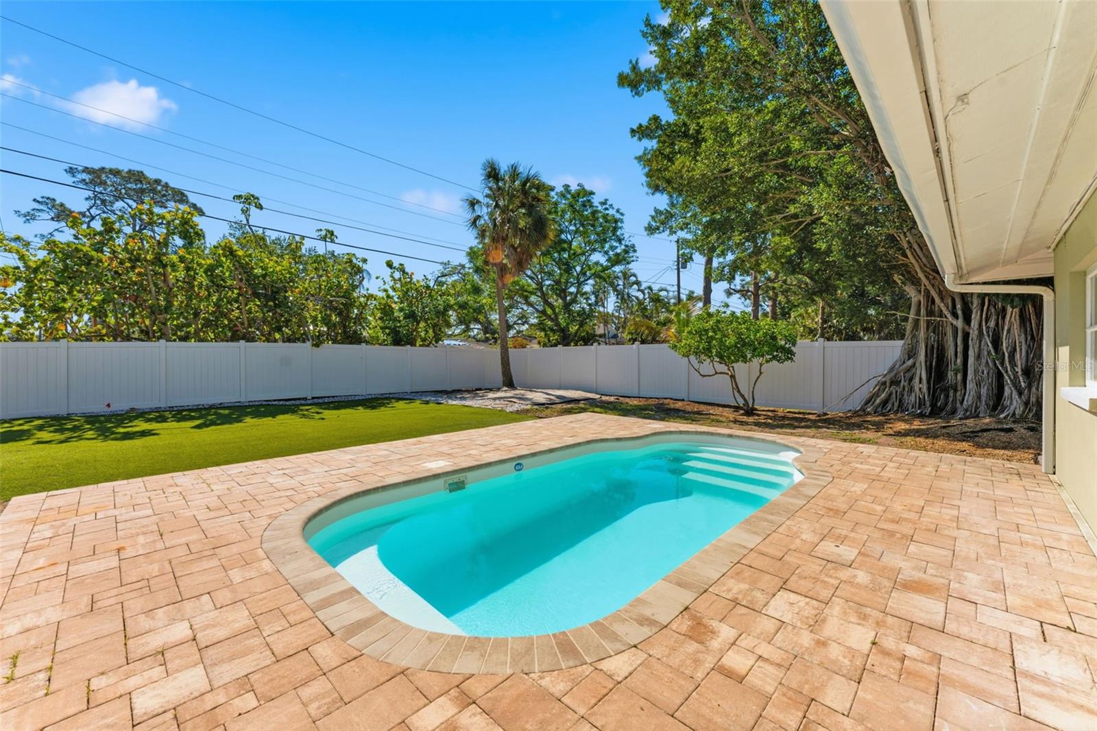 110 92ND AVE NE, ST PETERSBURG, FL, 33702