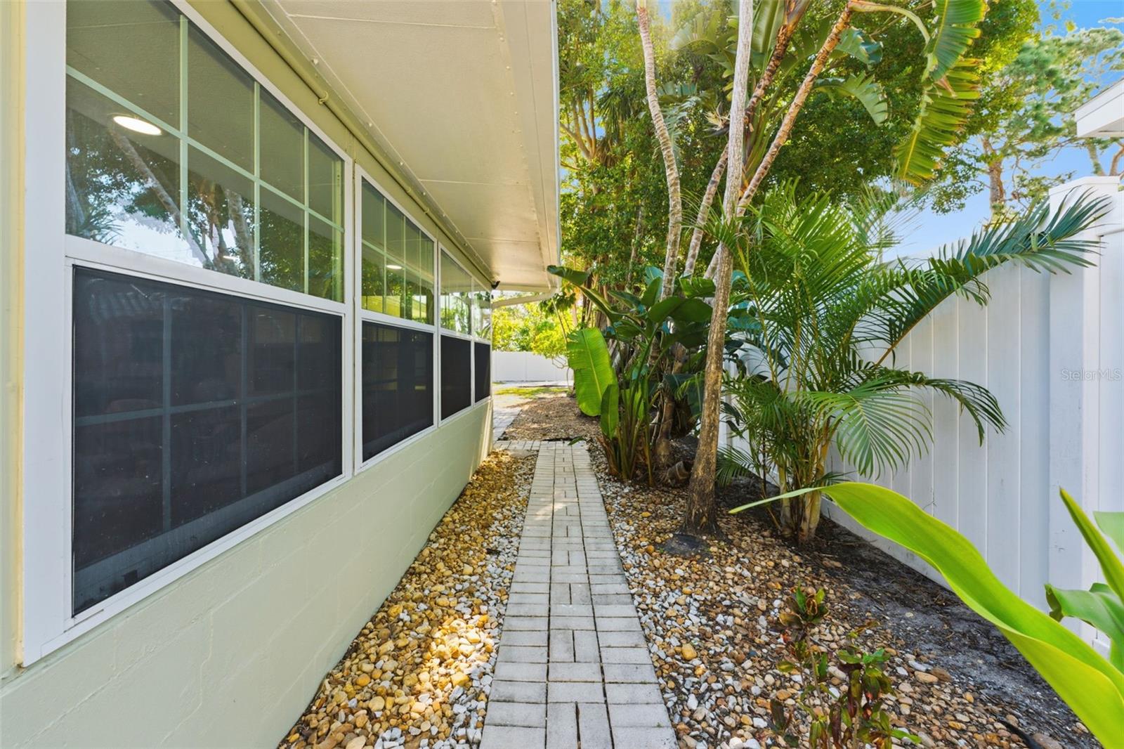 110 92ND AVE NE, ST PETERSBURG, FL, 33702