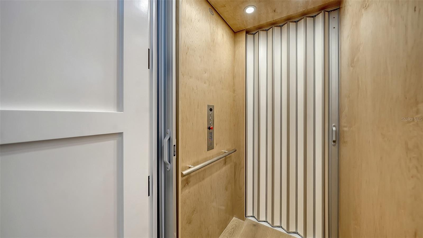 558 VENICE LN, SARASOTA, FL, 34242