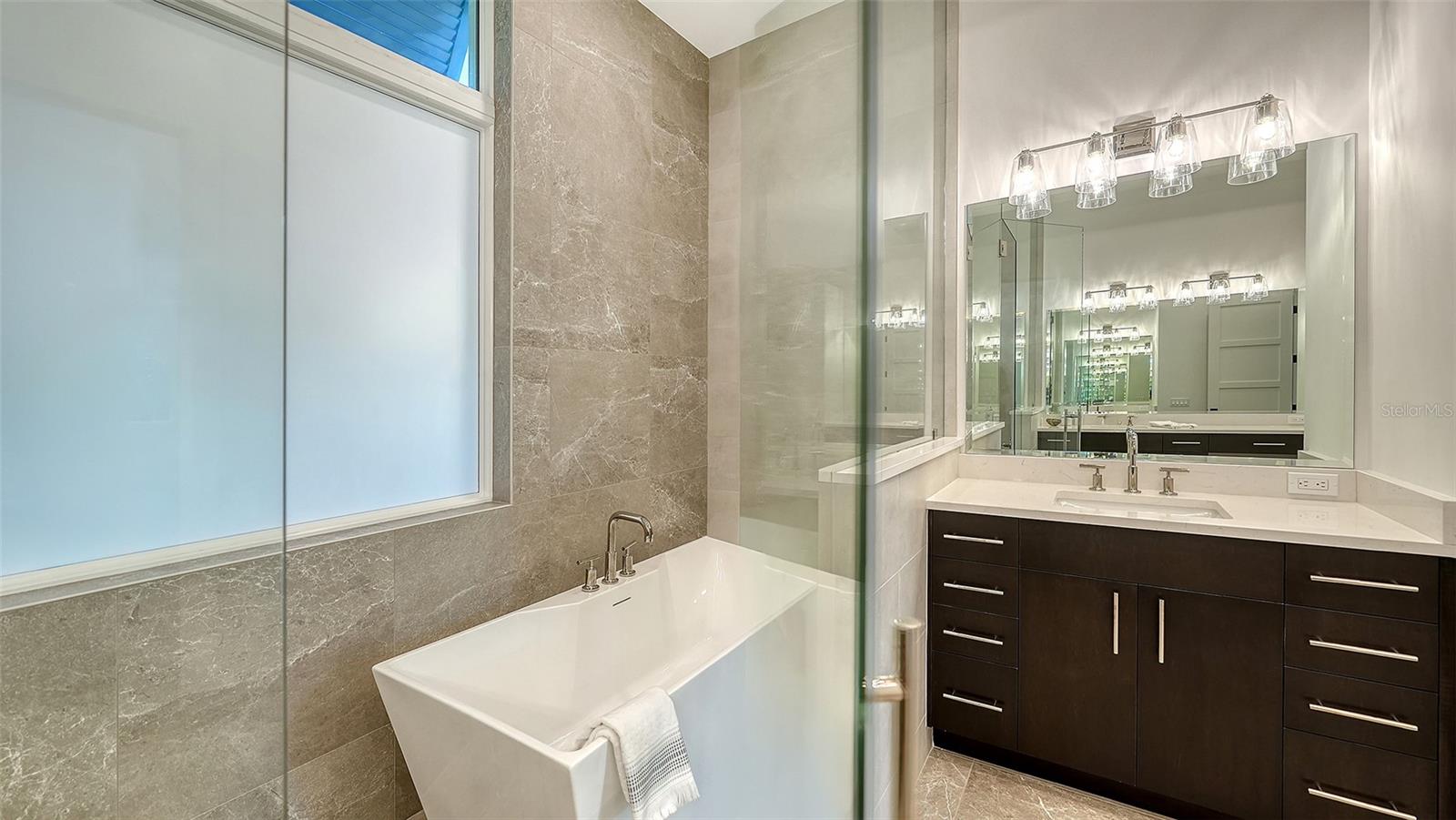 558 VENICE LN, SARASOTA, FL, 34242