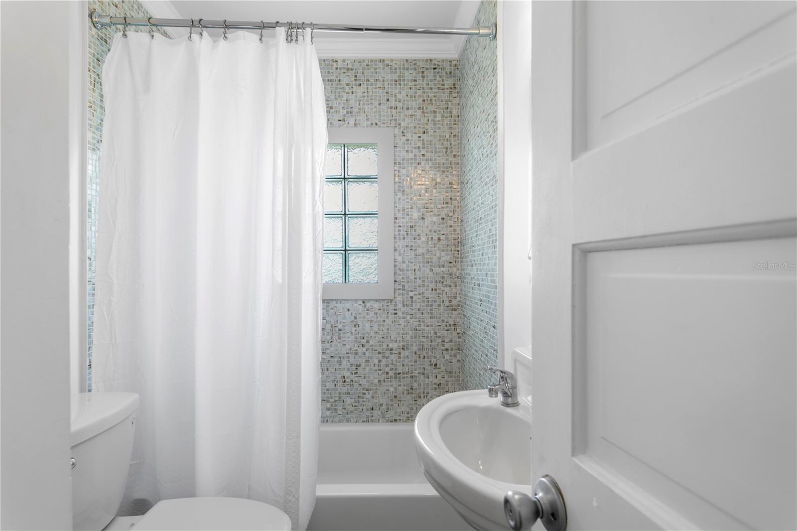 1803 BEACH DR SE, ST PETERSBURG, FL, 33705