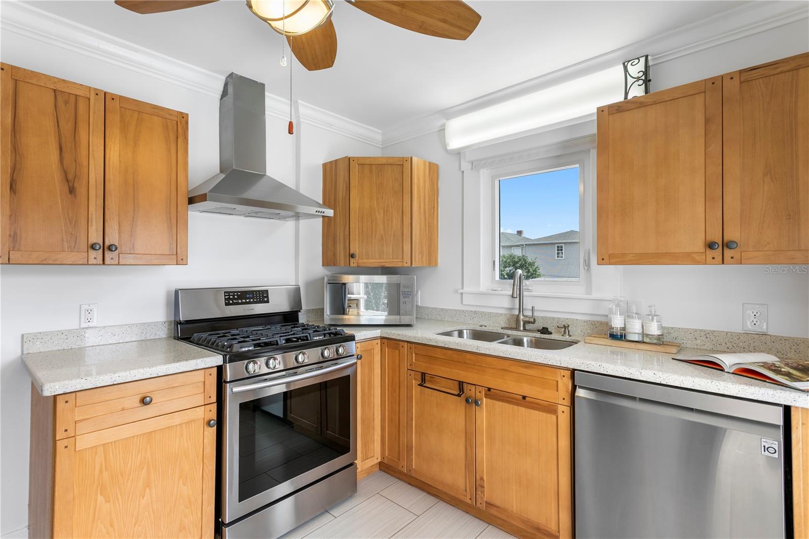 1803 BEACH DR SE, ST PETERSBURG, FL, 33705