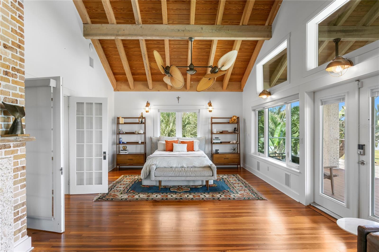 1803 BEACH DR SE, ST PETERSBURG, FL, 33705
