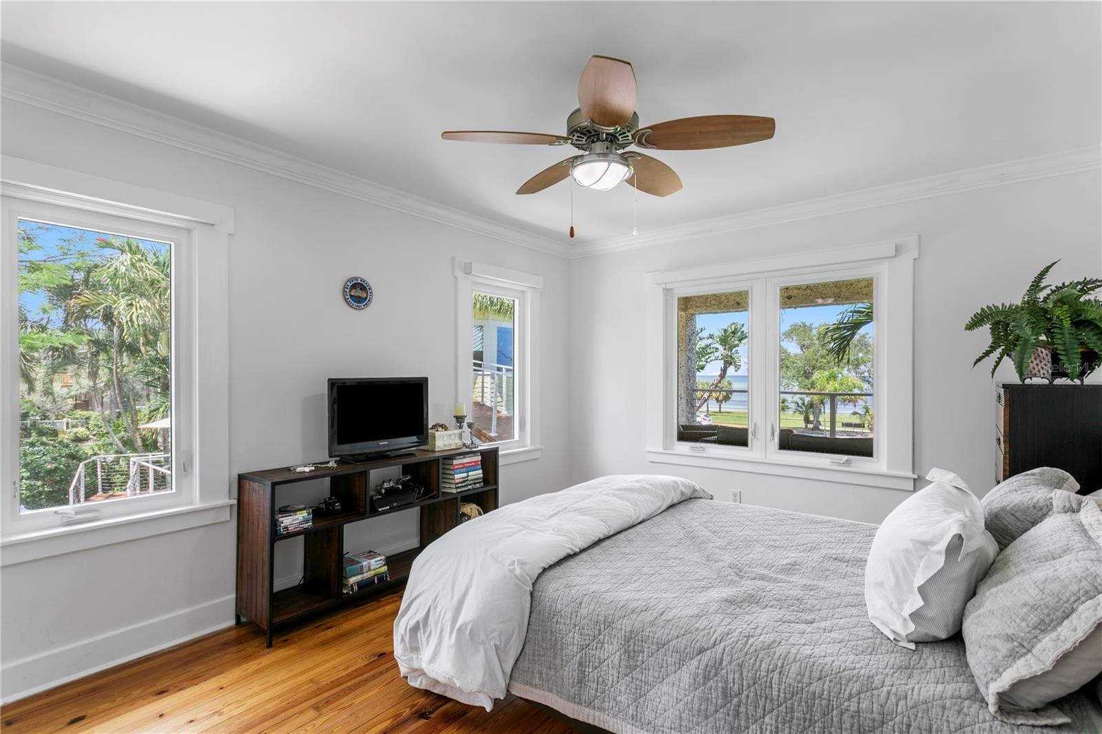 1803 BEACH DR SE, ST PETERSBURG, FL, 33705