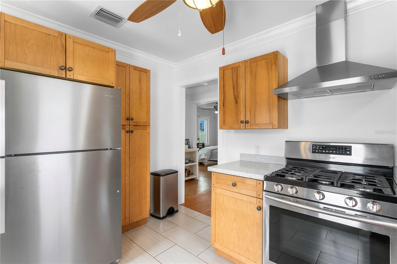 1803 BEACH DR SE, ST PETERSBURG, FL, 33705