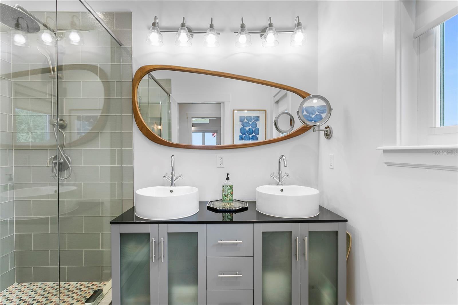 1803 BEACH DR SE, ST PETERSBURG, FL, 33705