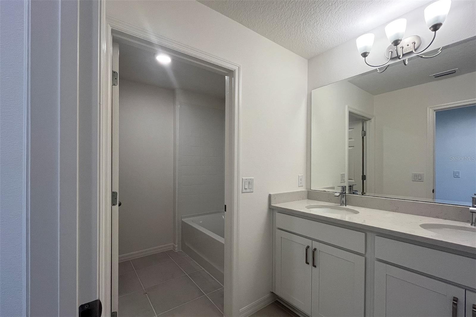 7036 ROLLING LEAF RD, GROVELAND, FL, 34736