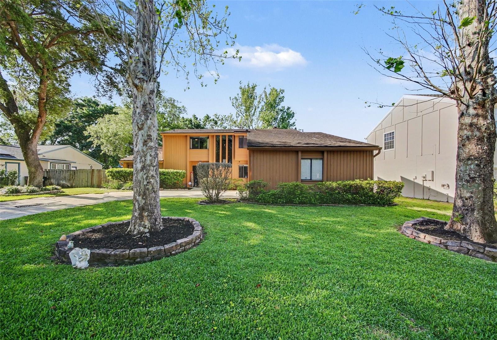 916 E CLEVELAND ST, APOPKA, FL, 32703
