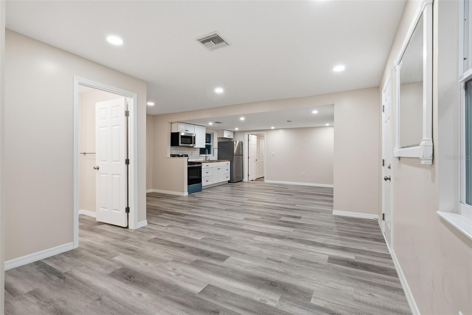 903 VINE AVE, CLEARWATER, FL, 33755