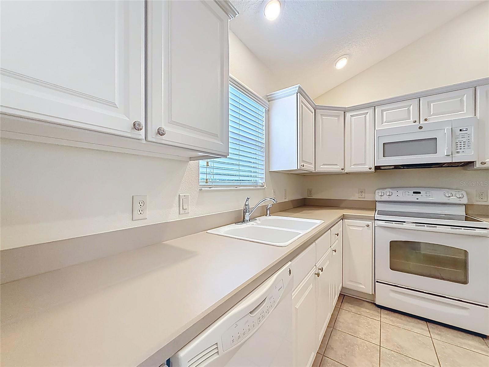 2530 FOXBRIDGE TER, THE VILLAGES, FL, 32162