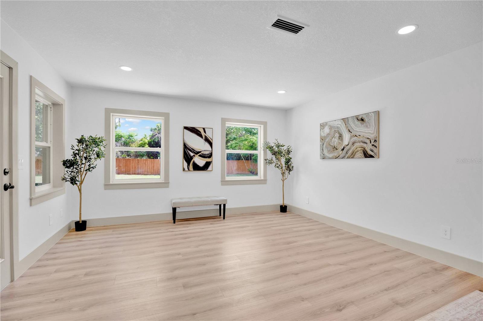 1675 N CLARA AVE, DELAND, FL, 32720