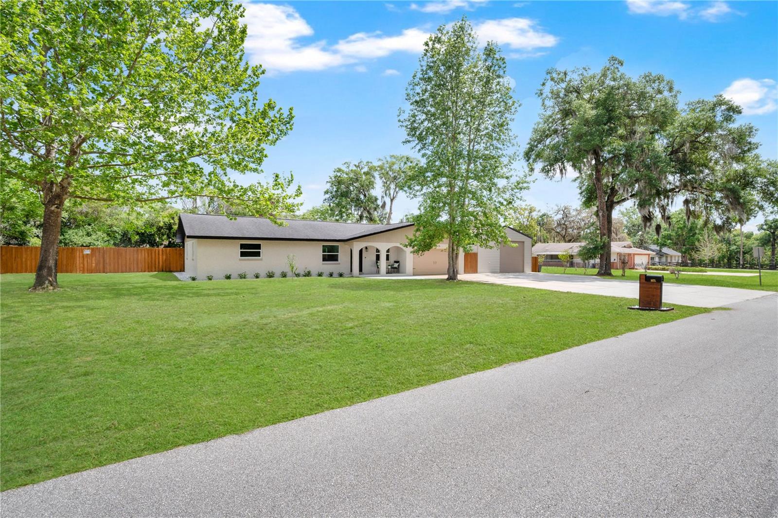 1675 N CLARA AVE, DELAND, FL, 32720