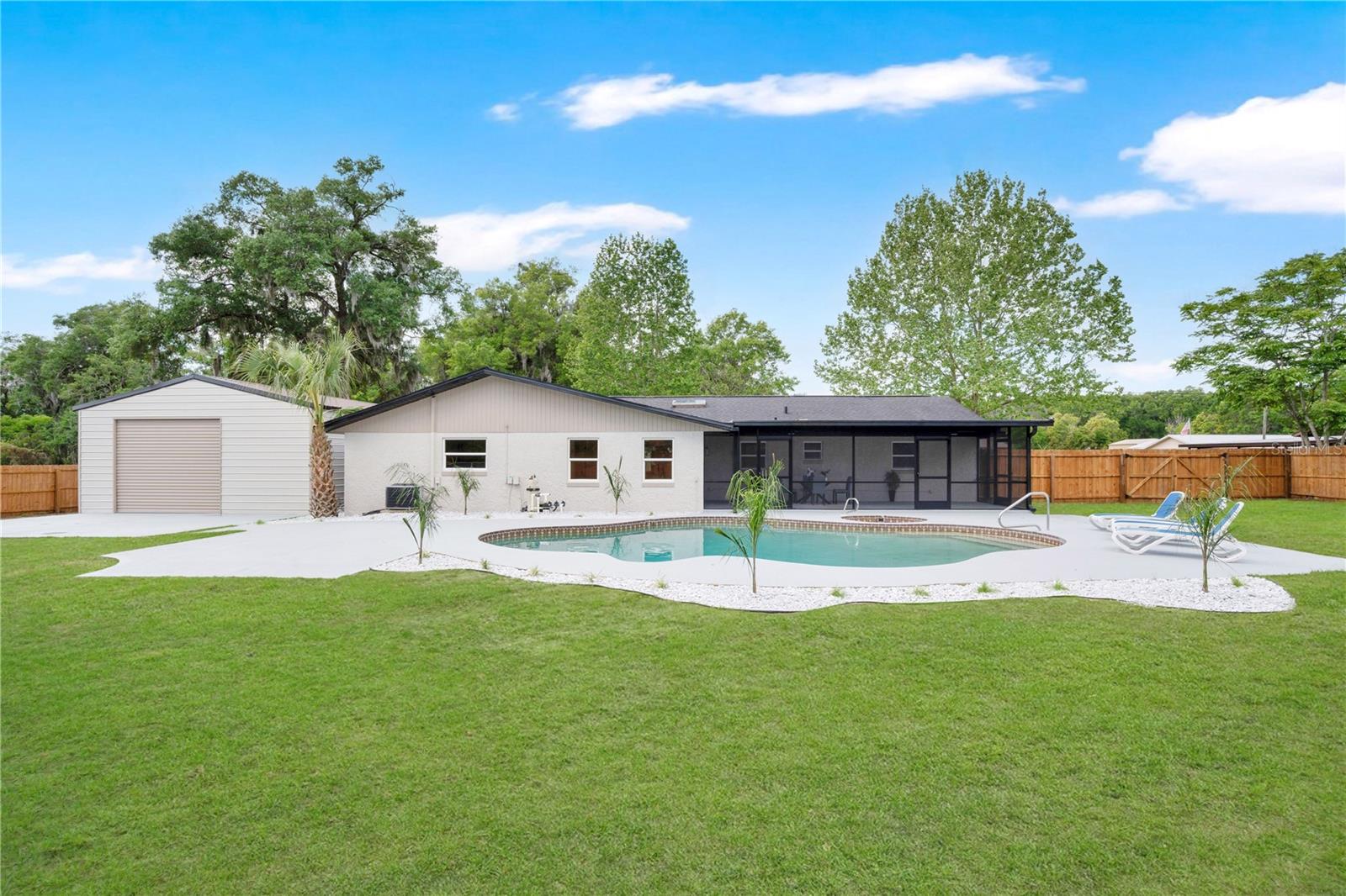 1675 N CLARA AVE, DELAND, FL, 32720