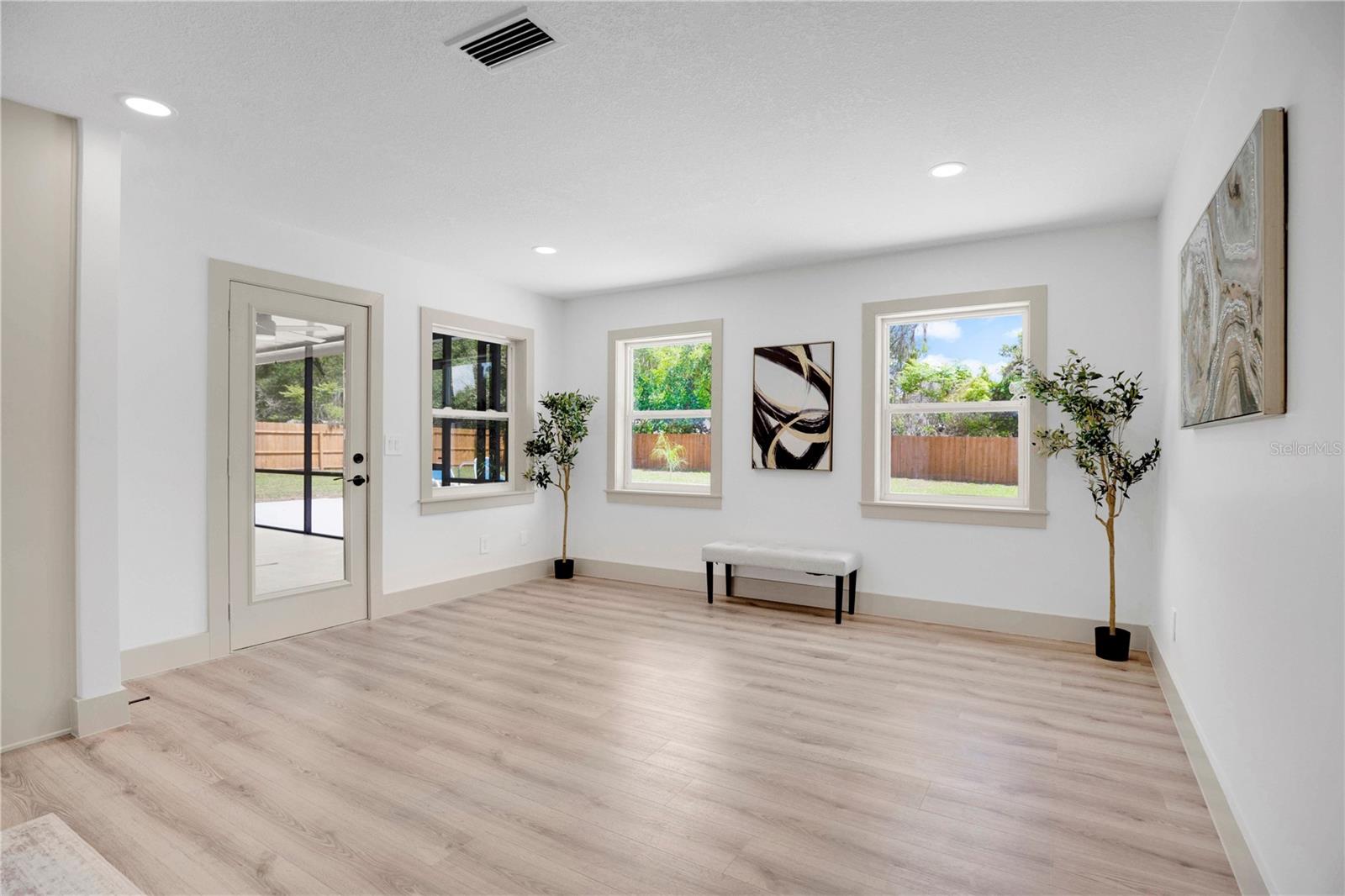 1675 N CLARA AVE, DELAND, FL, 32720