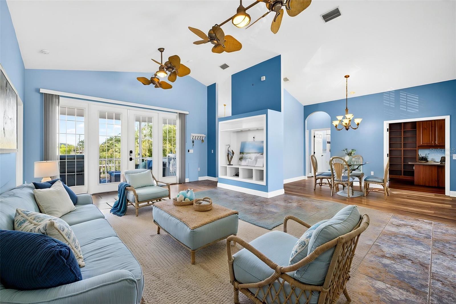 821 BLUE HERON BLVD, RUSKIN, FL, 33570