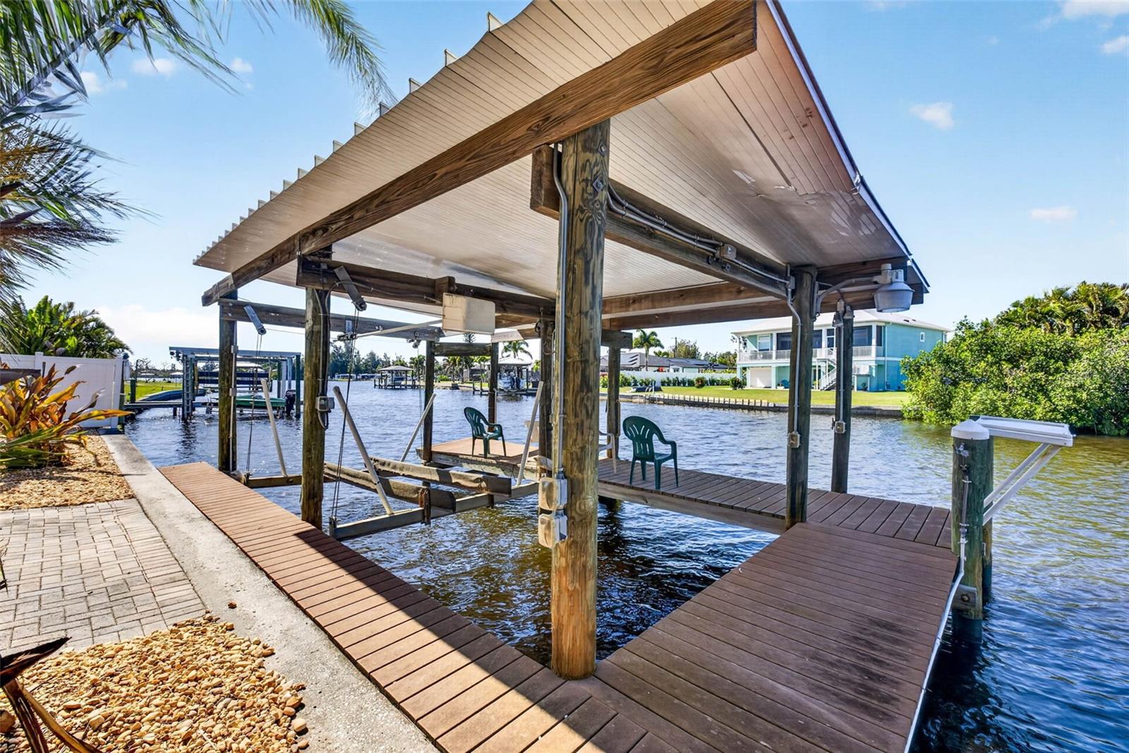 821 BLUE HERON BLVD, RUSKIN, FL, 33570