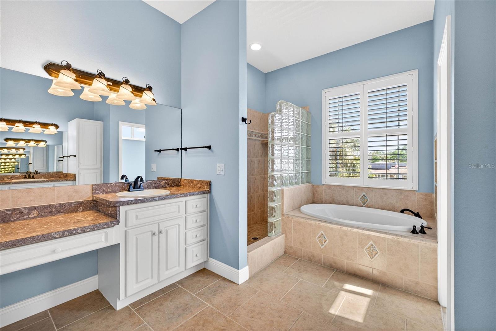 821 BLUE HERON BLVD, RUSKIN, FL, 33570