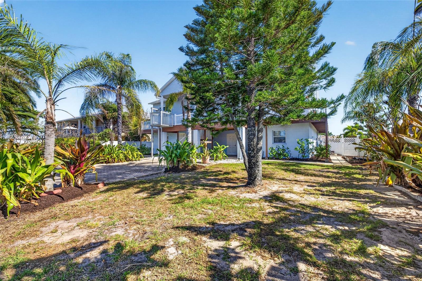 821 BLUE HERON BLVD, RUSKIN, FL, 33570