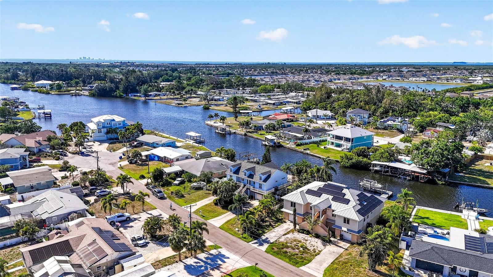 821 BLUE HERON BLVD, RUSKIN, FL, 33570