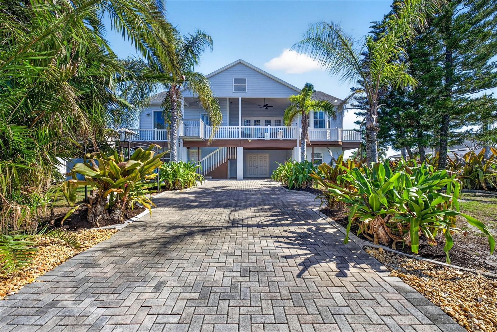 821 BLUE HERON BLVD, RUSKIN, FL, 33570