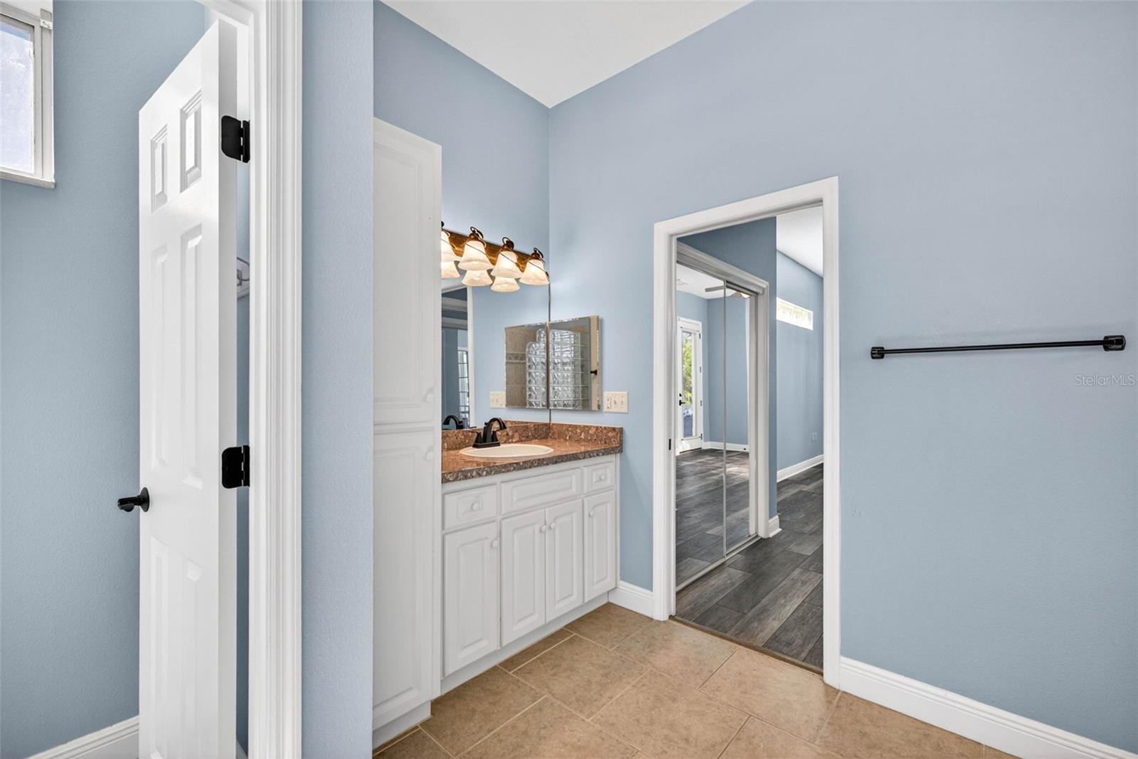 821 BLUE HERON BLVD, RUSKIN, FL, 33570