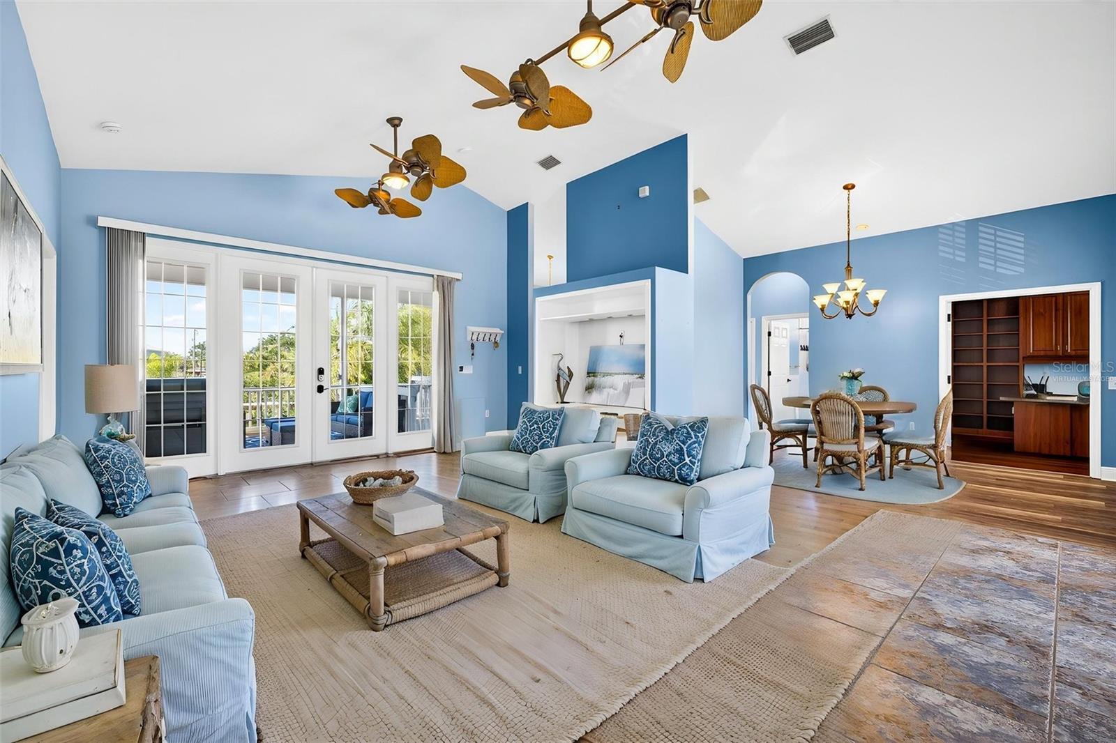 821 BLUE HERON BLVD, RUSKIN, FL, 33570