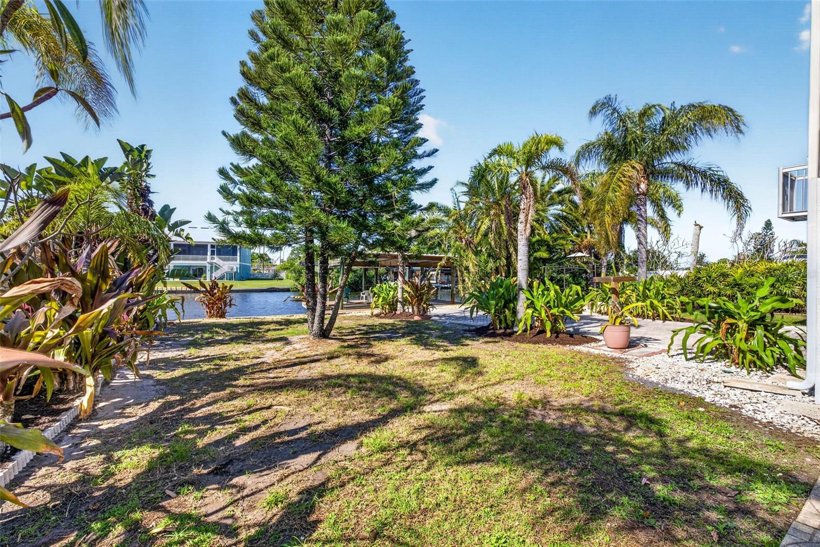 821 BLUE HERON BLVD, RUSKIN, FL, 33570