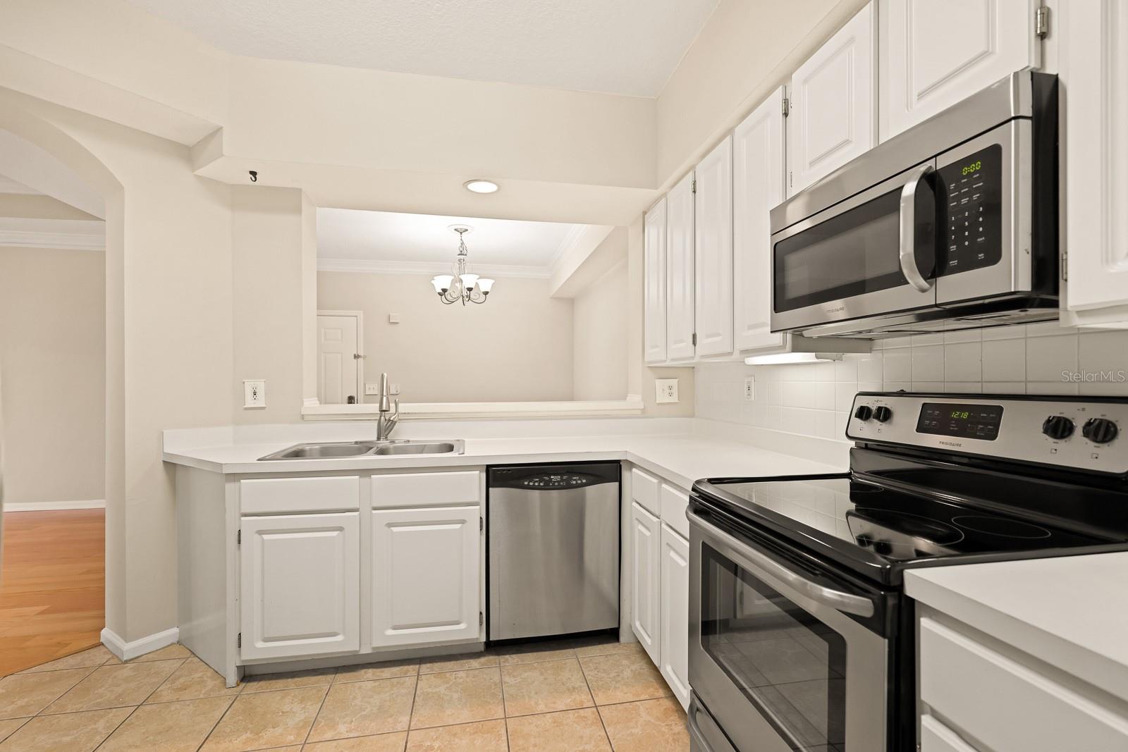 5302 BAY CLUB CIR, TAMPA, FL, 33607