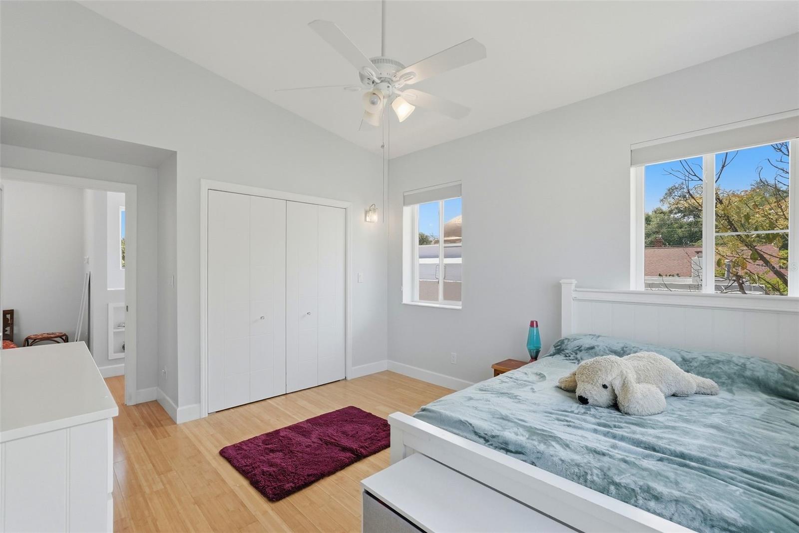 125 23RD AVE NE, ST PETERSBURG, FL, 33704