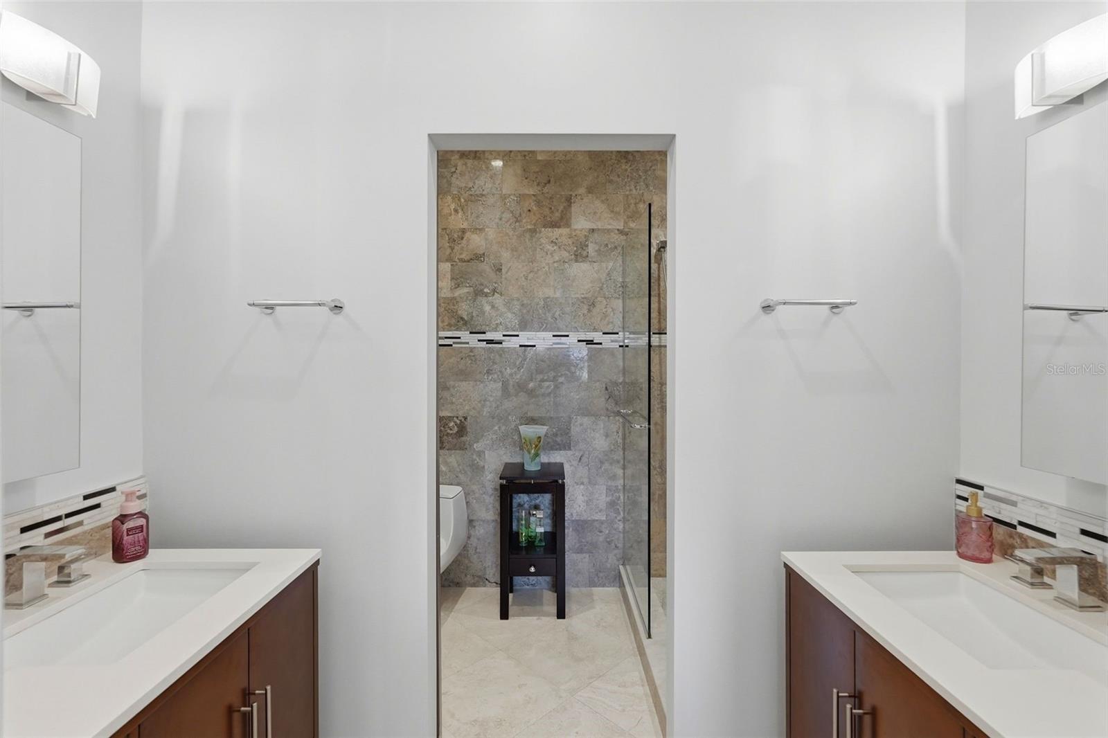 125 23RD AVE NE, ST PETERSBURG, FL, 33704