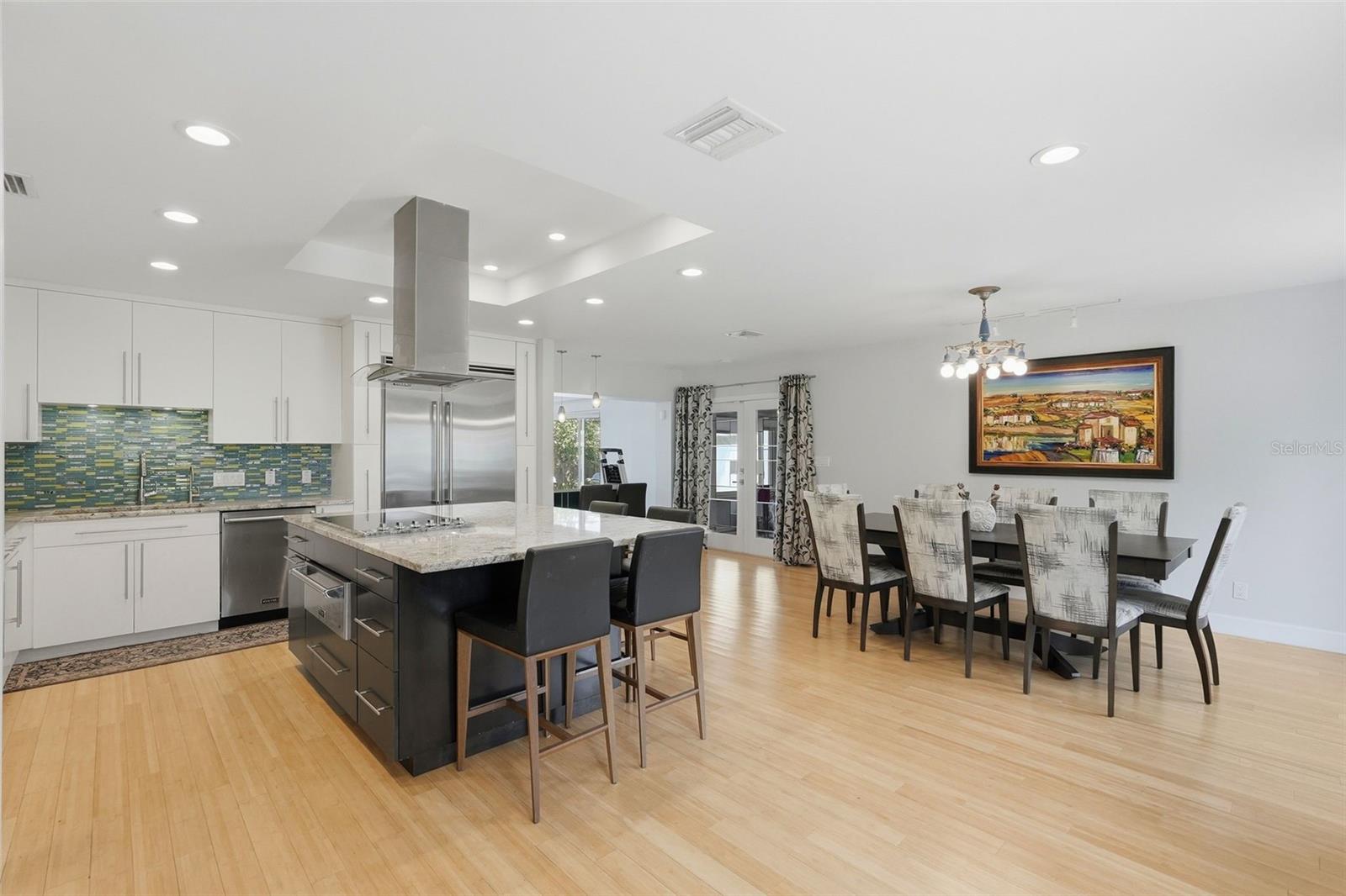 125 23RD AVE NE, ST PETERSBURG, FL, 33704