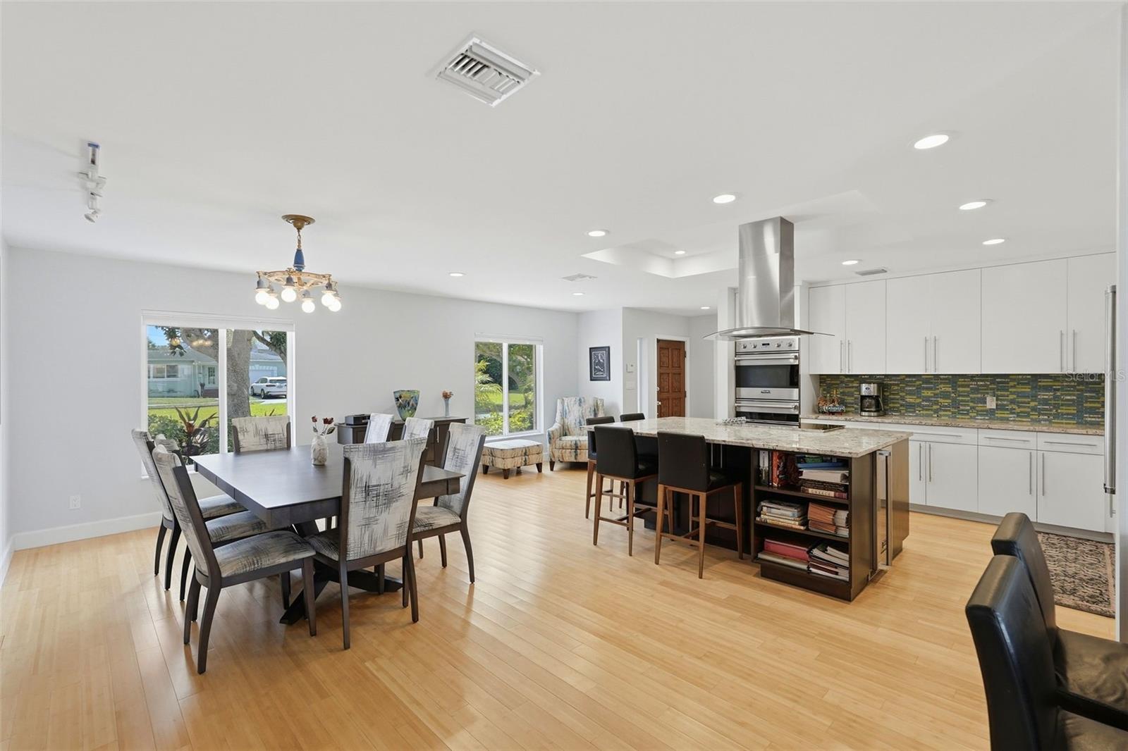 125 23RD AVE NE, ST PETERSBURG, FL, 33704