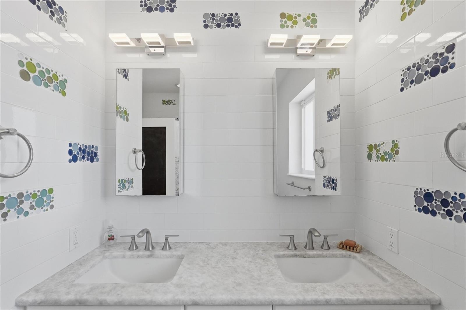 125 23RD AVE NE, ST PETERSBURG, FL, 33704