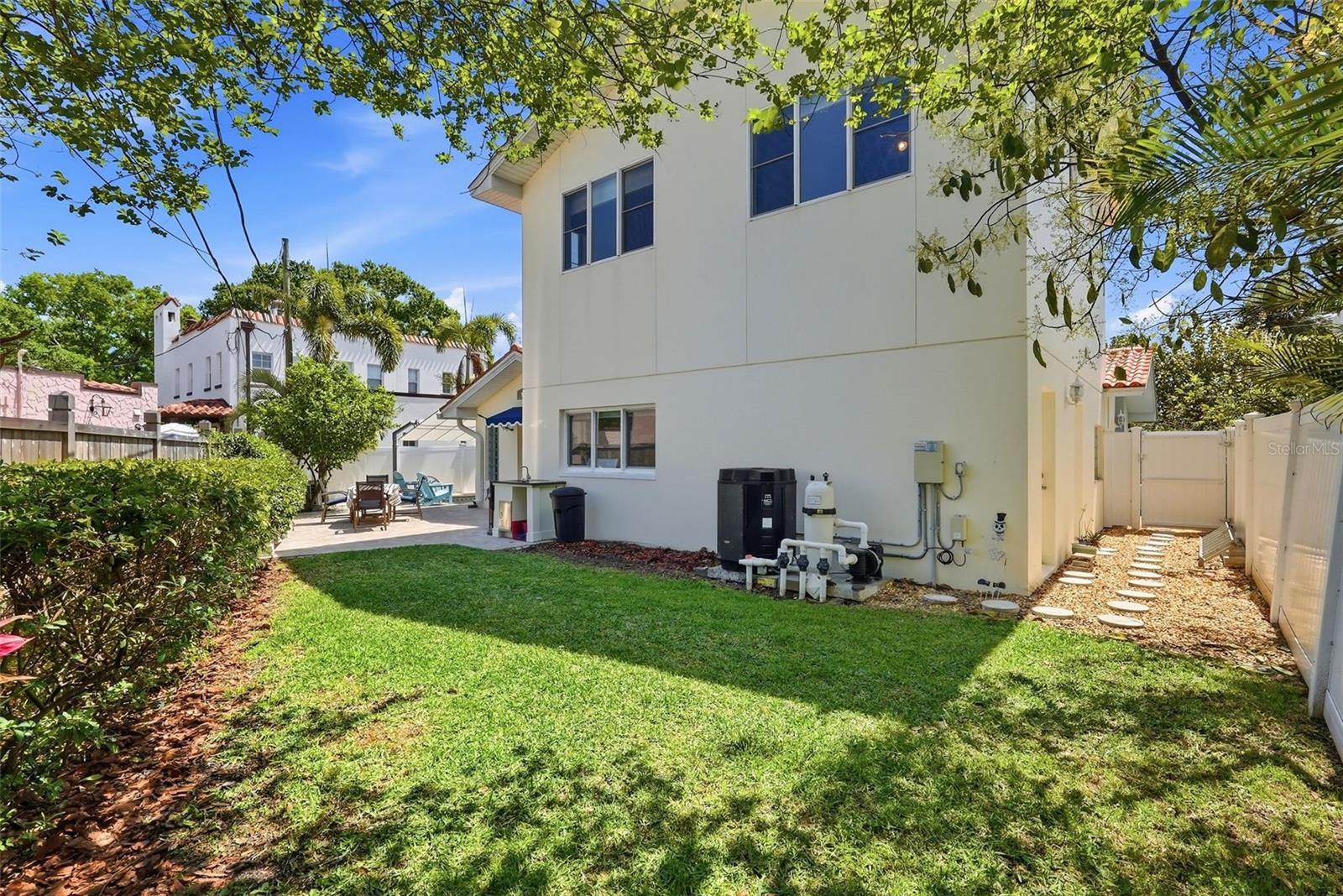 125 23RD AVE NE, ST PETERSBURG, FL, 33704