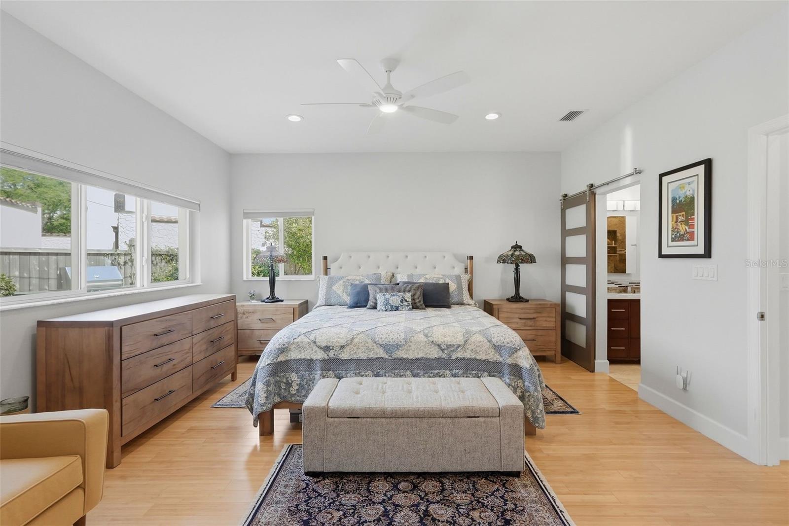 125 23RD AVE NE, ST PETERSBURG, FL, 33704