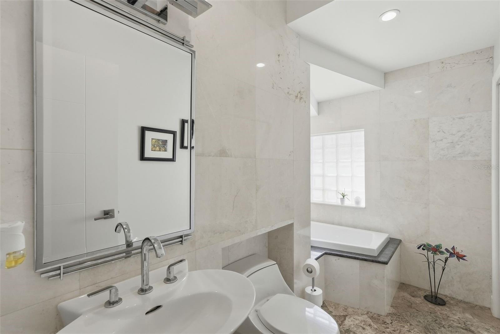 125 23RD AVE NE, ST PETERSBURG, FL, 33704